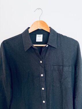 GAP Women’s Black Long-Sleeve Button-Down Easy Shirt